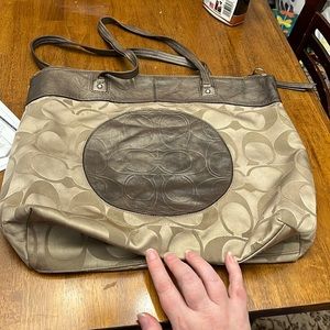 COACH LAURA SIGNATURE TOTE
